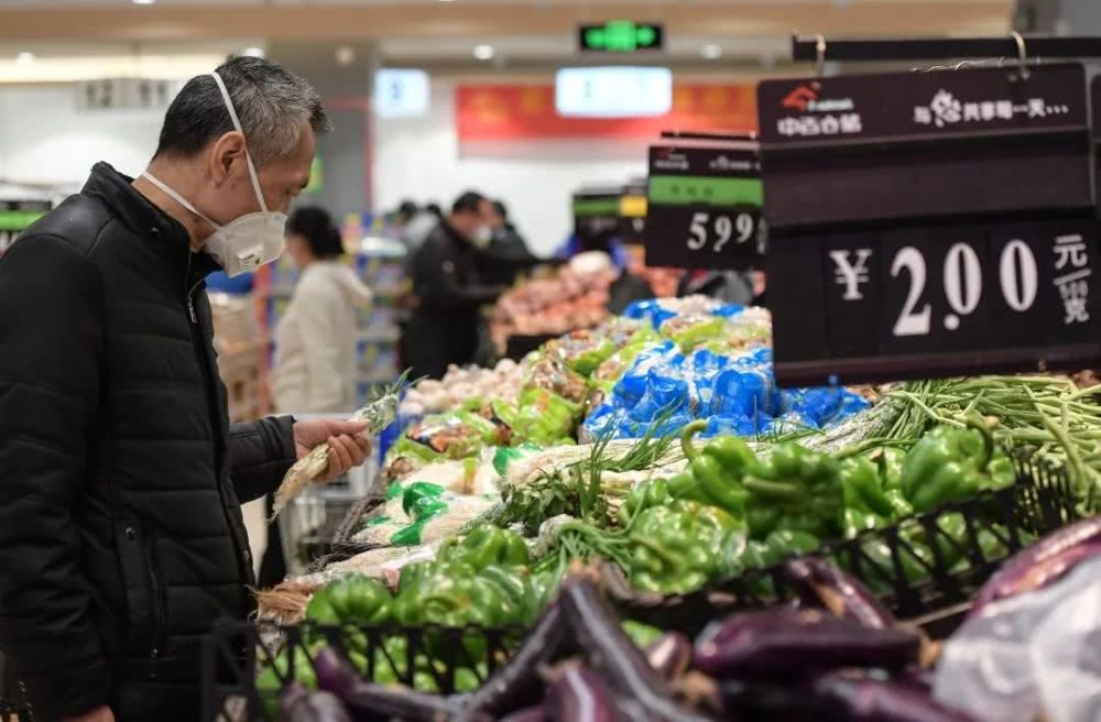 疫情中，一個(gè)中產(chǎn)家庭能撐多久？